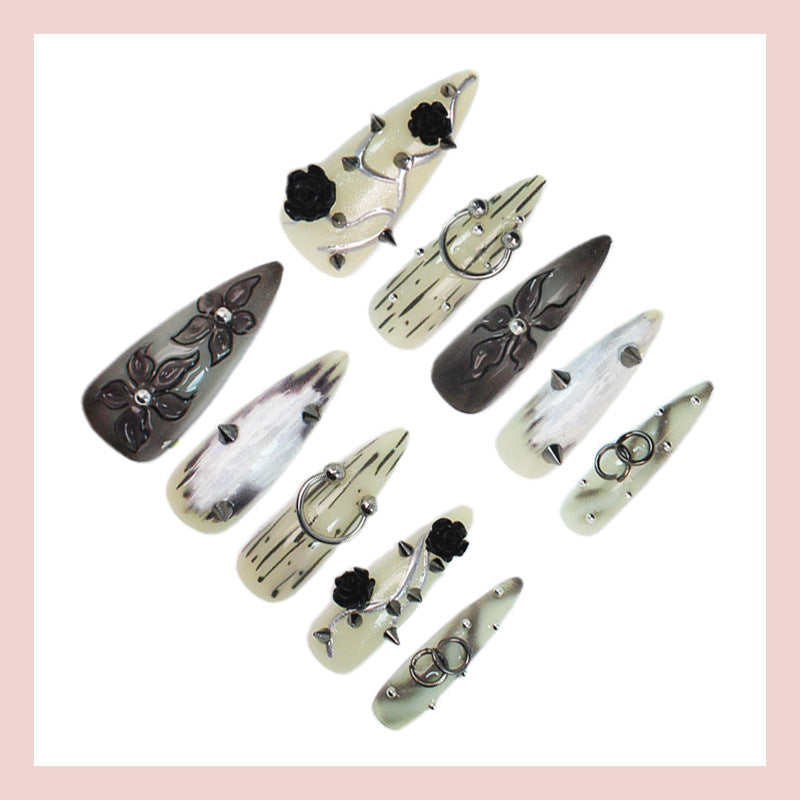 Kunstnagelset mit kreativen Halloween-Motiven und hochwertigen Verzierungen Brehn