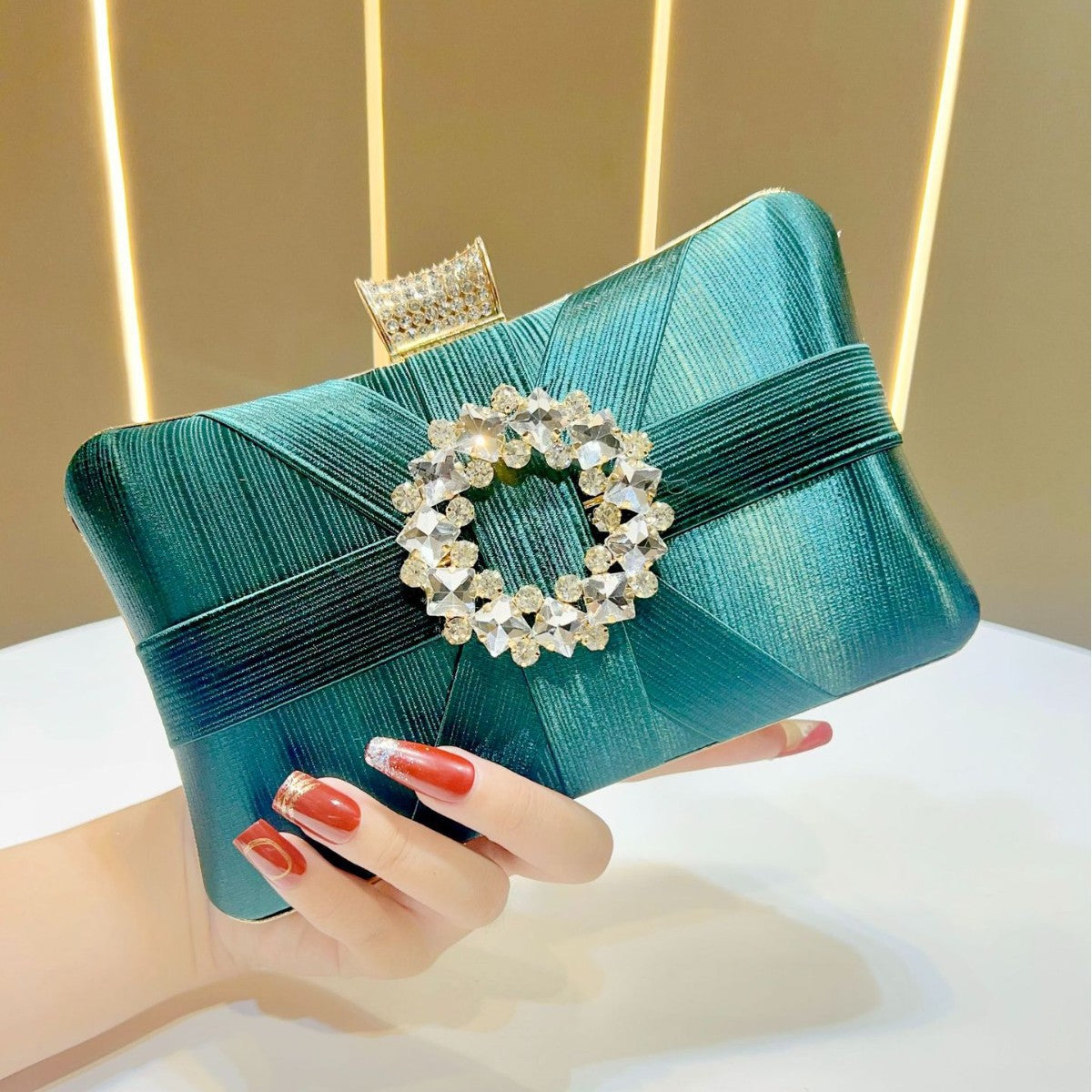 Dekorative Satin Abend-Clutch