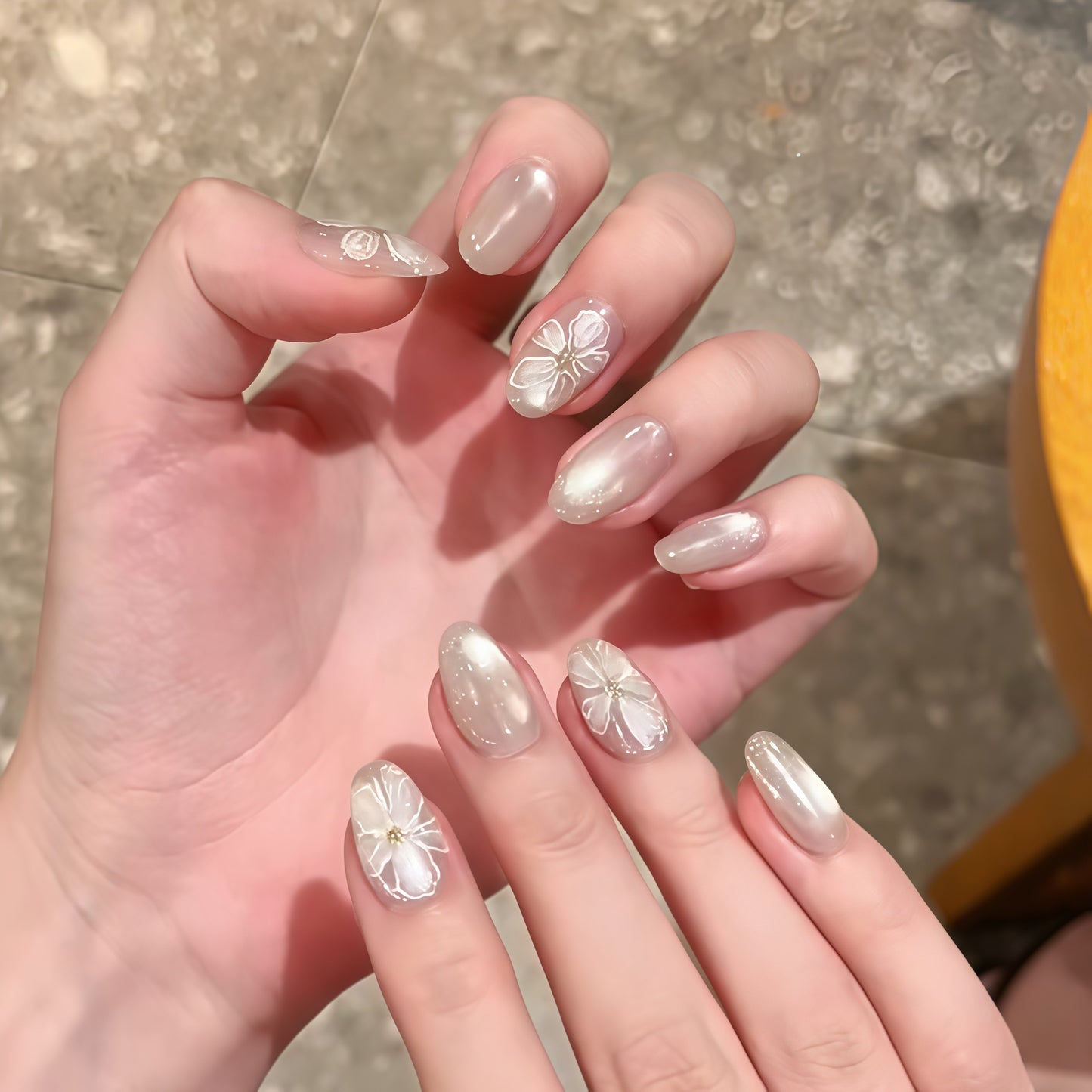 Kunstnägel mit Filigranem Blumendesign Brehn