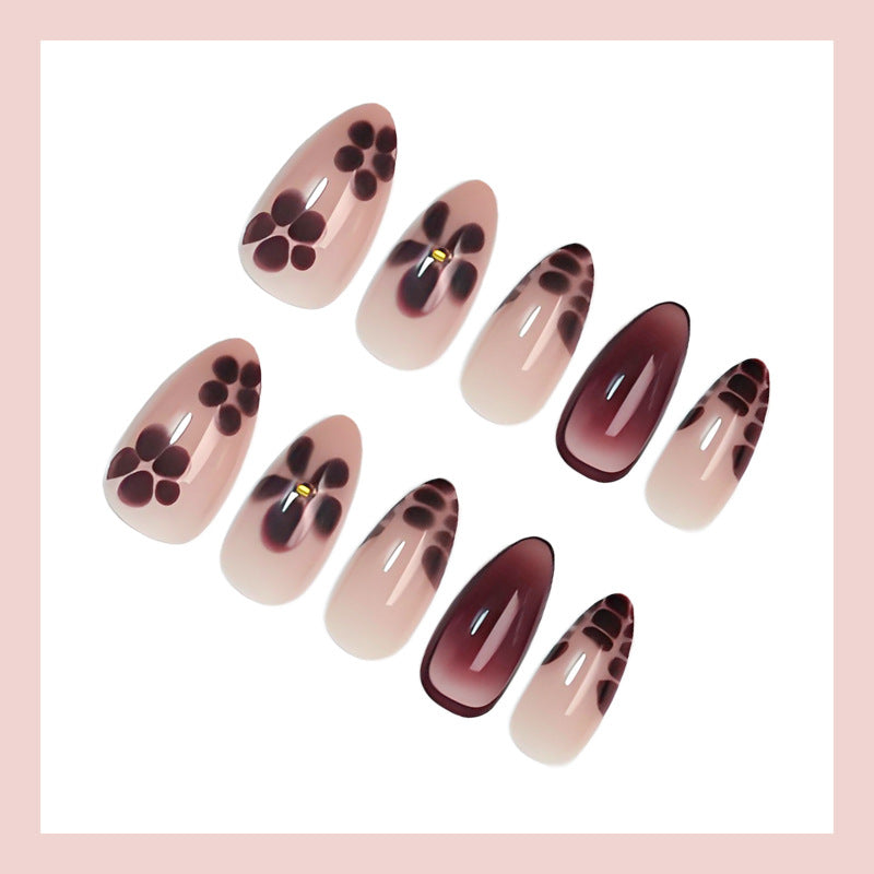 Kunstnagelset mit floralem und elegantem Design Brehn