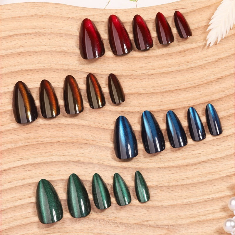 Elegantes Kunstnagelset mit Hochglanz und spitzen Design Brehn