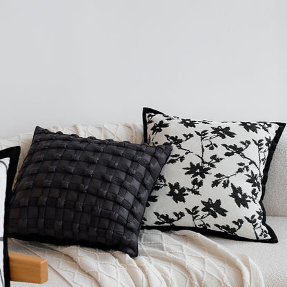 Dekoratives Wohnkissen mit feinem Jacquard-Baumdruck und Samtpaspel Brehn