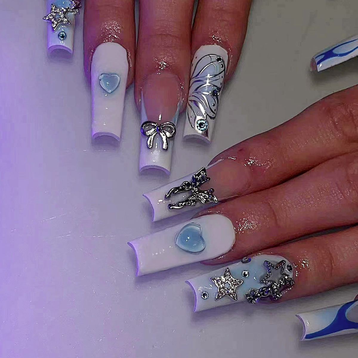 Kunstvolle Nagelverzierung Brehn