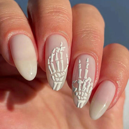 Kunstvolle Nagelkunst im Skelett-Motiv Brehn