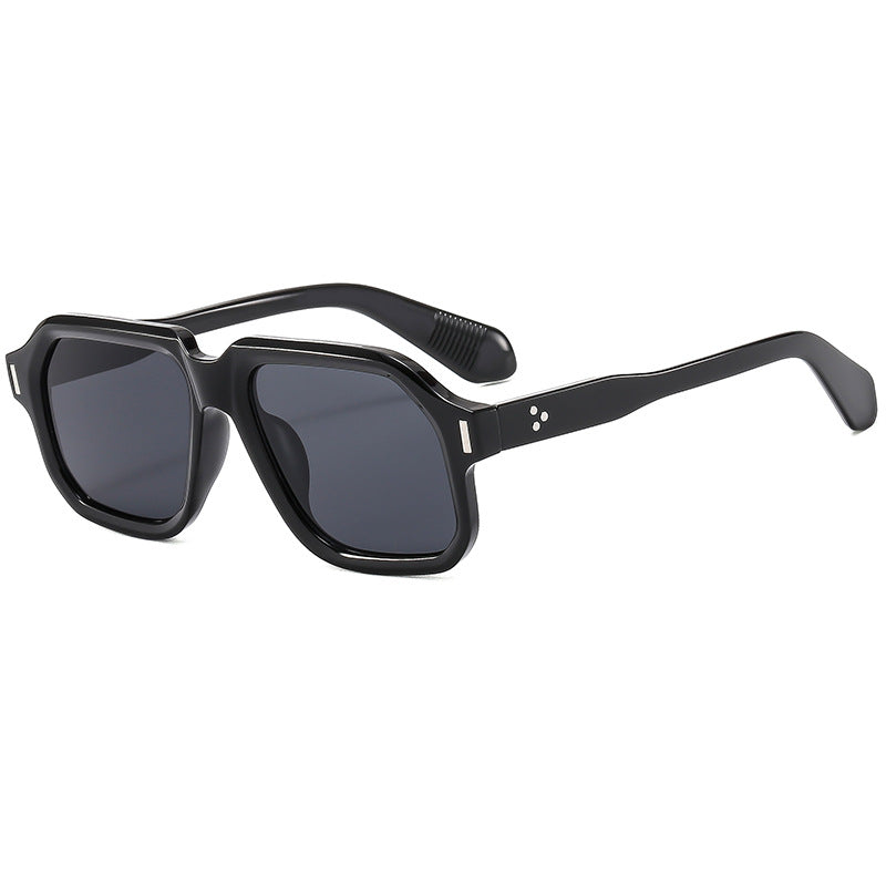 Damen Elegante und stylische Sonnenbrille im modernen Design Brehn