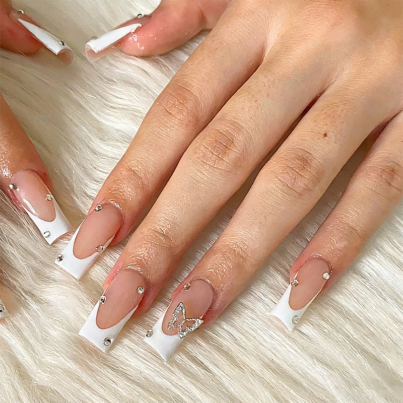 Kunstvolle Nagelset mit Schmetterlingsverzierung Brehn