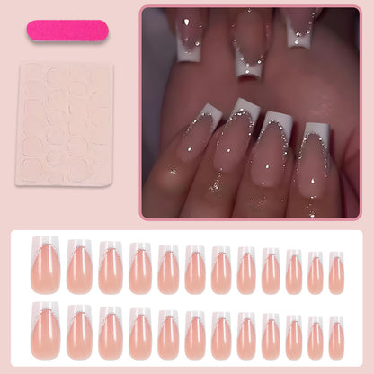 Kunstnagelset mit elegantem French-Tipp und Glitzerakzenten Brehn
