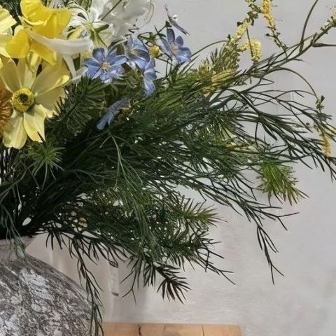 Dekorative Kunstblumenarrangement