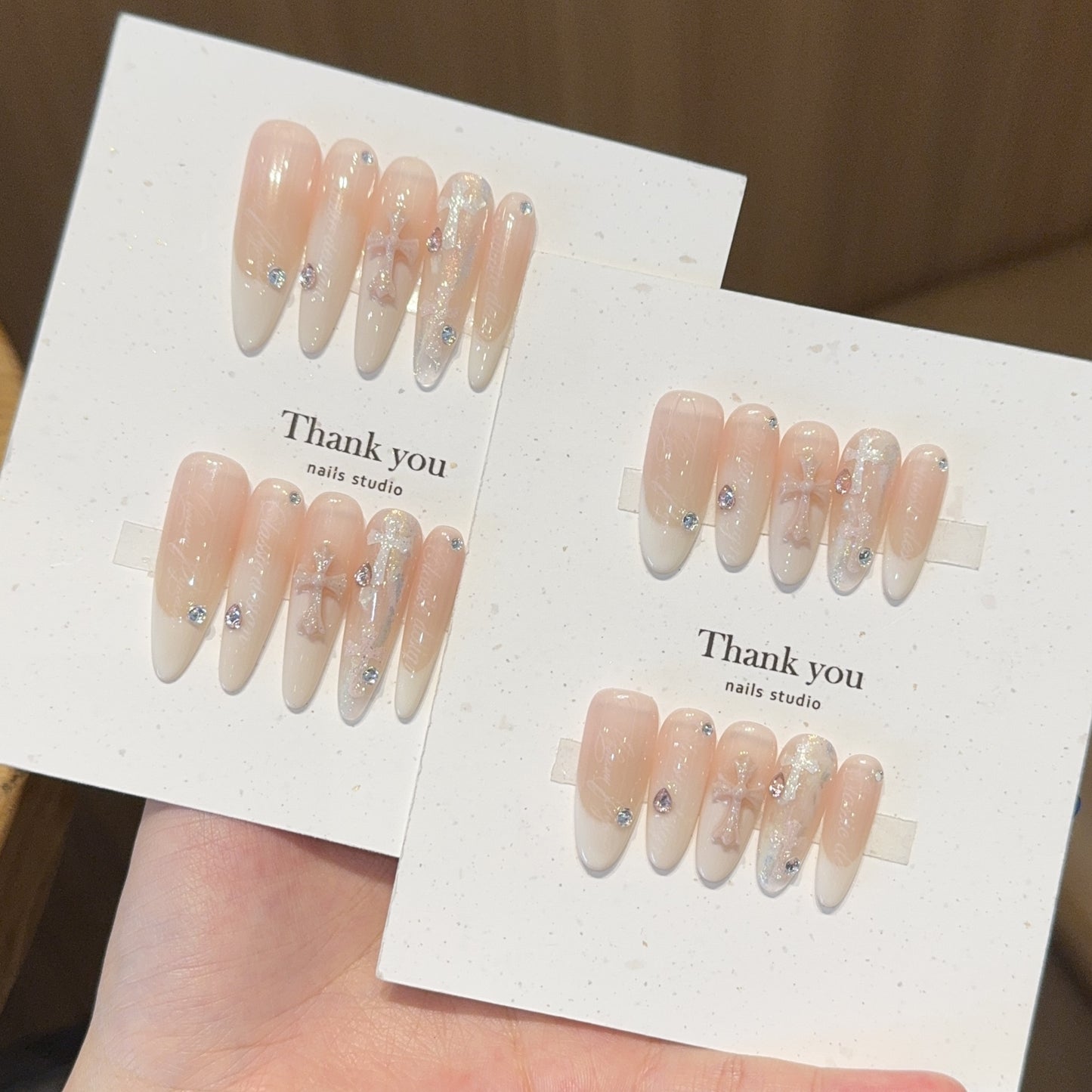 Kunstnagelspitzen mit Eleganten Akzenten Brehn
