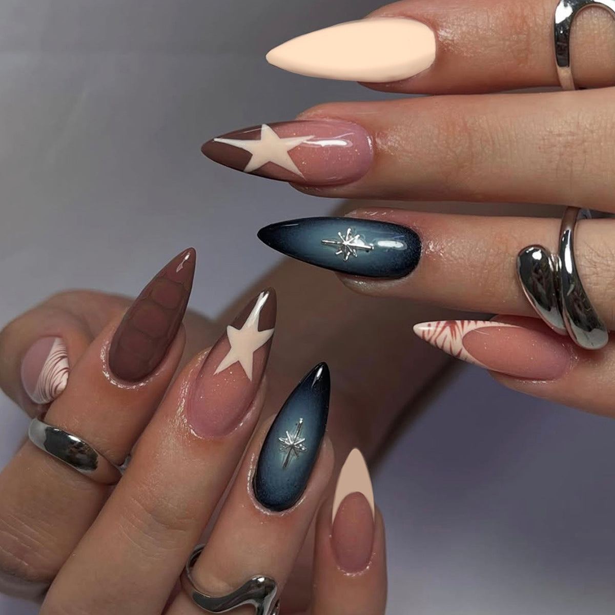 Kunstfingernägel Im Modernen Stiletto-Stil Brehn