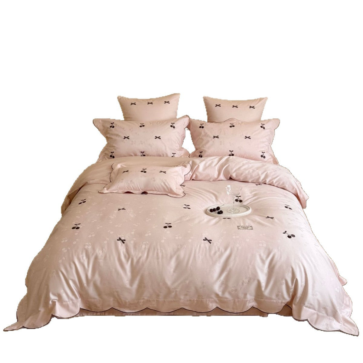 Gerüschter Baumwollsatin Bettwäsche Set mit Kirschen-Stickerei und Kissenbezügen
