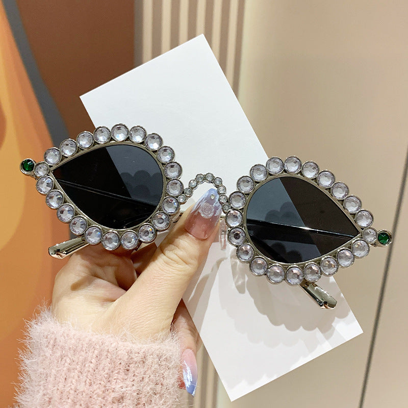 Damen Glamouröse Sonnenbrille mit funkelndem Strass Besatz Brehn