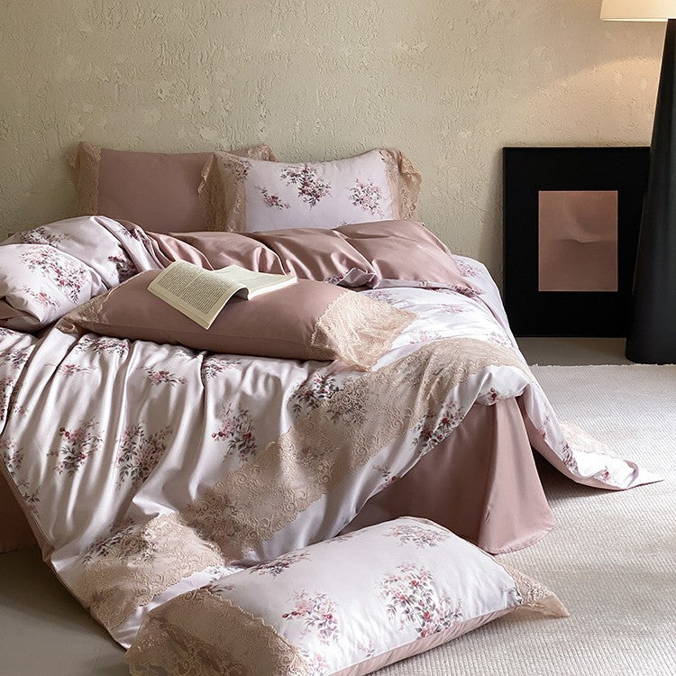 Satin-Bettwäschegarnitur mit floralem Print und zarter Spitzenbordüre