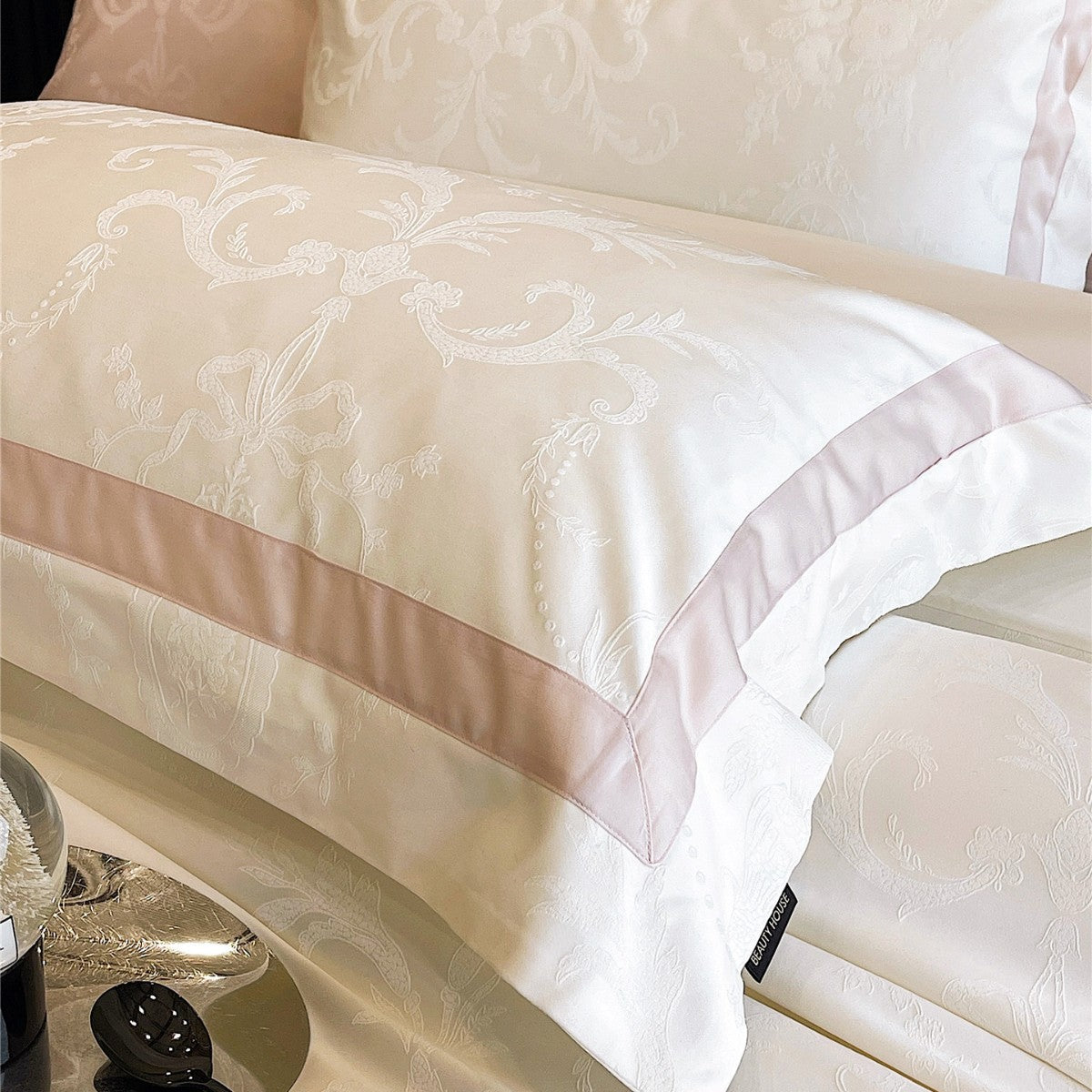 Jacquard Damast Bettwäsche Set mit Satin Paspelrand und Kissenbezügen
