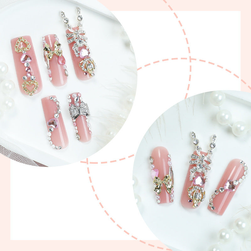 Dekoratives Press-On-Nagelkunstset mit glamourösen Schmuckakzenten Brehn