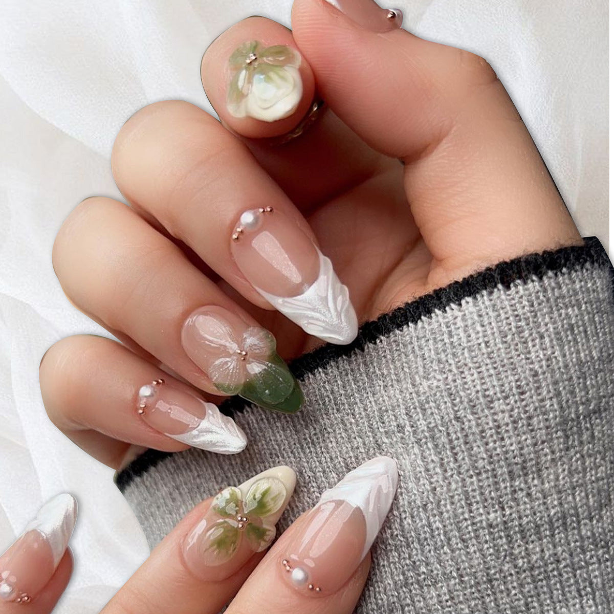 Elegante florale Press-On-Nagelkunst Brehn