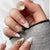 Elegante florale Press-On-Nagelkunst Brehn