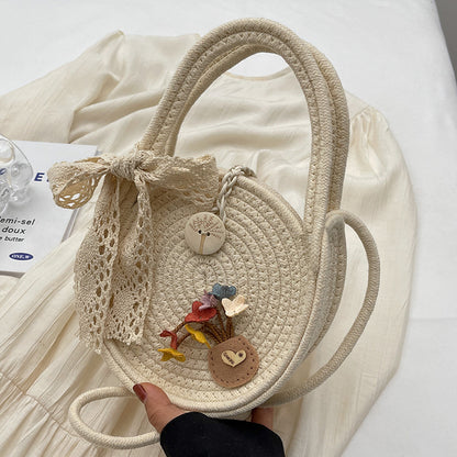 Handgefertigte Blumenakzent-Strohtasche