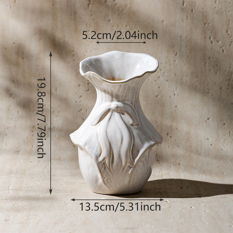 Kleine skulpturale Keramik-Bud-Vase mit organischem Blattrelief