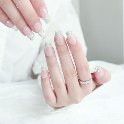 Dekorative mit Strass verzierte Press-On Nägel