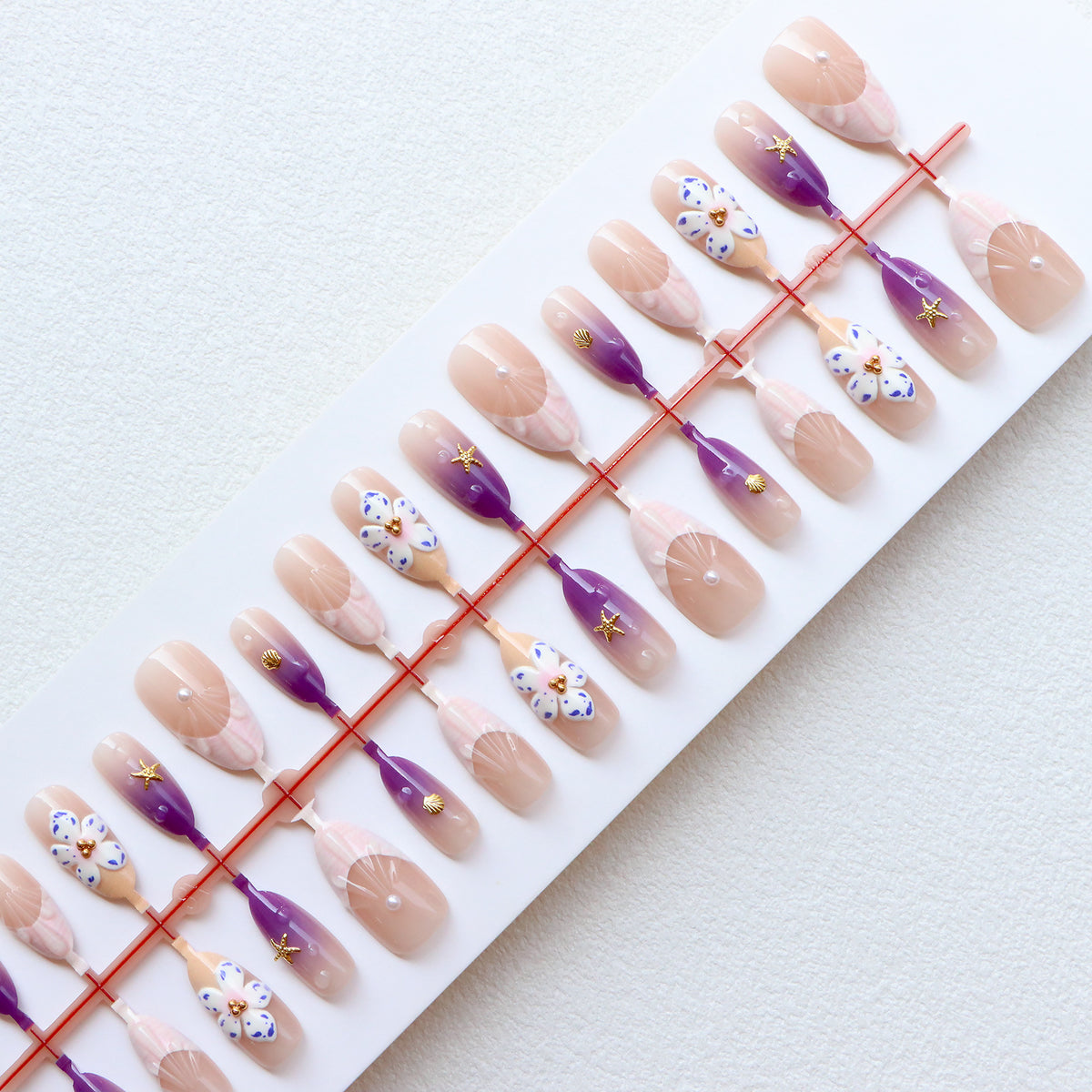 Dekoratives Press-On Nagelkunst Set mit floralen und ozeanischen Themen Brehn