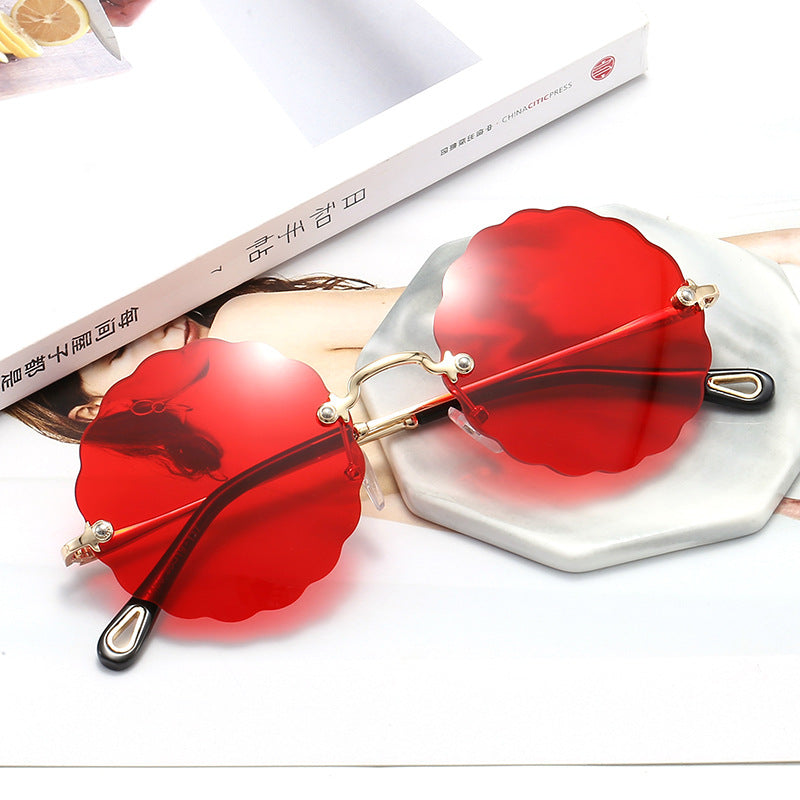 Damen Modische Brille mit verspieltem Wellenrahmen Brehn