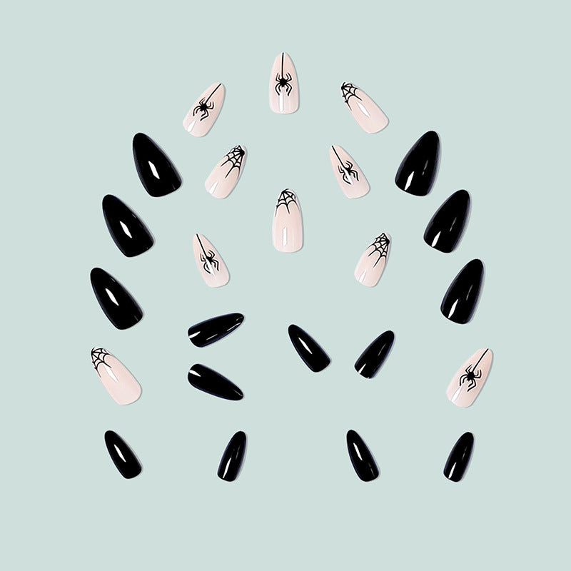 Kunstvolle Nagelkunst mit Spinnen-Motiv Brehn