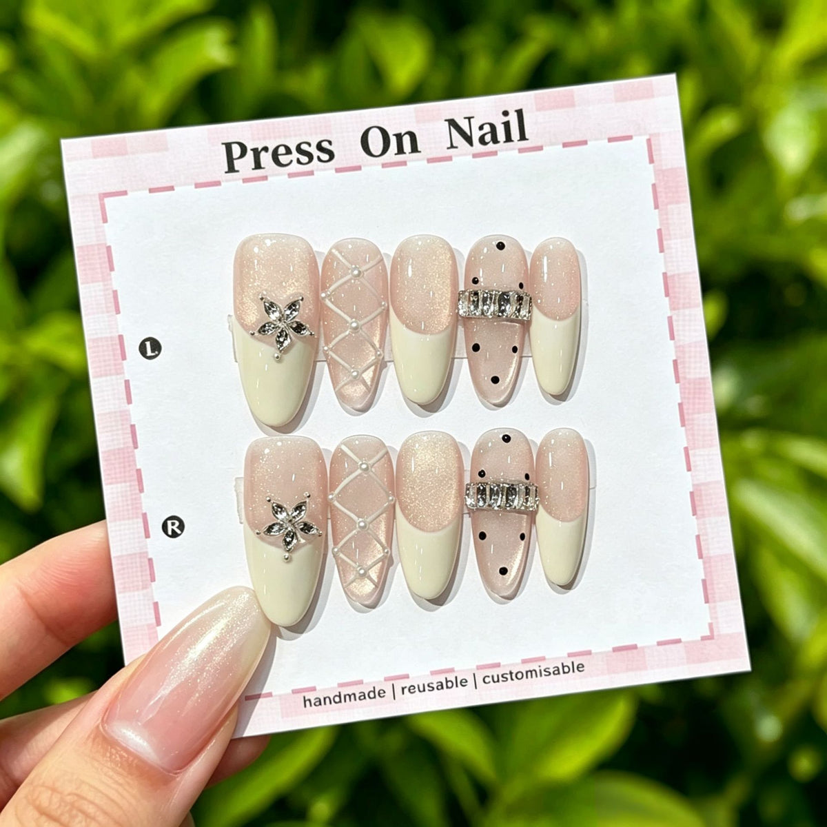 Anpassbare florale Press-On Nagelkollektion