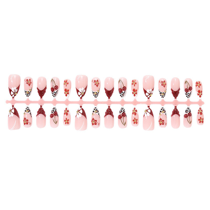 Kunstnagelset mit floralen 3D-Designs und eleganten Akzenten Brehn