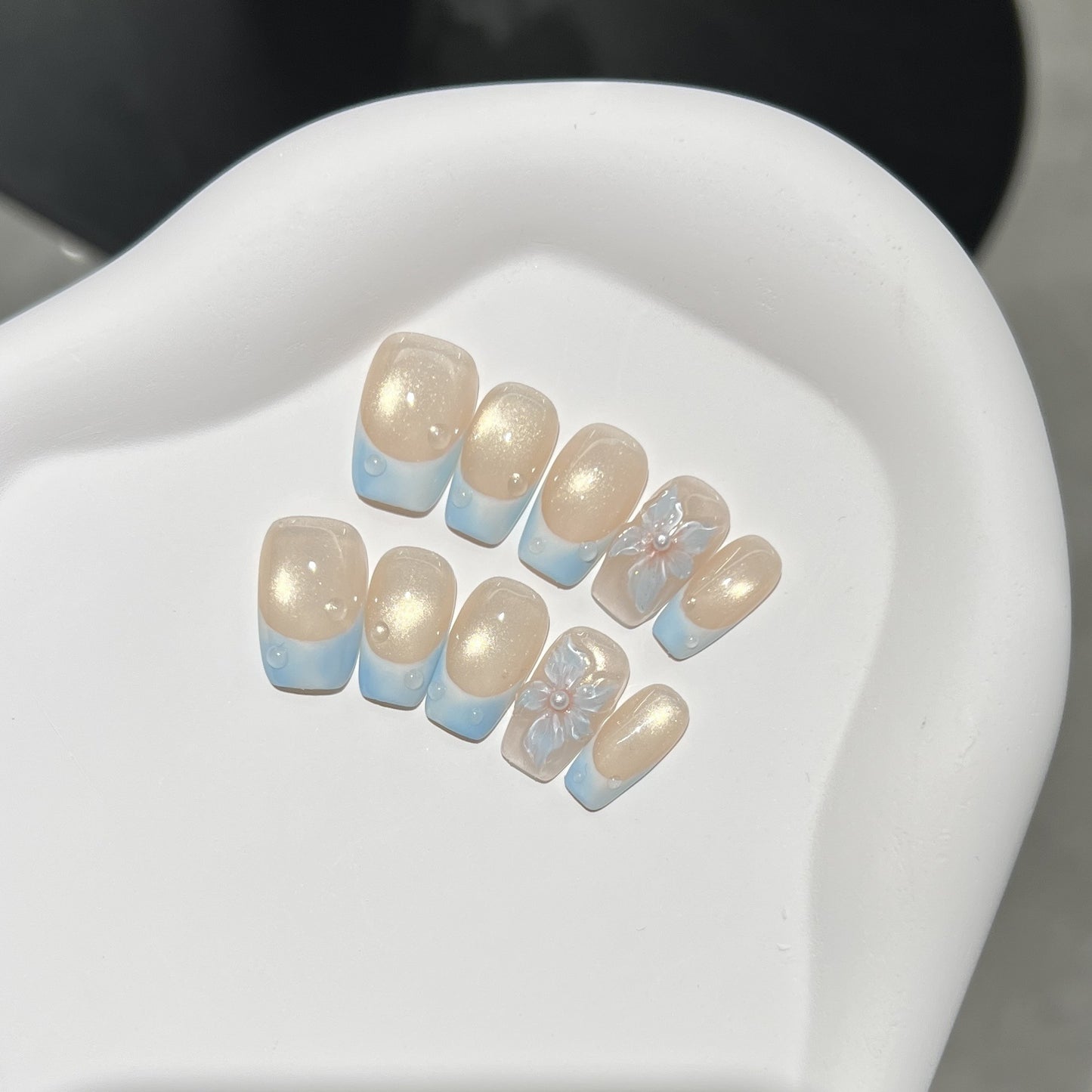 Dekoratives Press-On Nail Art Set mit Floraldesign Brehn