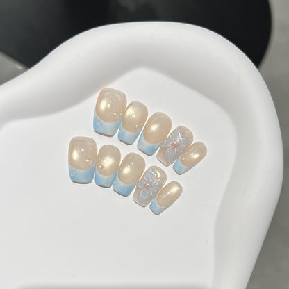 Dekoratives Press-On Nail Art Set mit Floraldesign Brehn