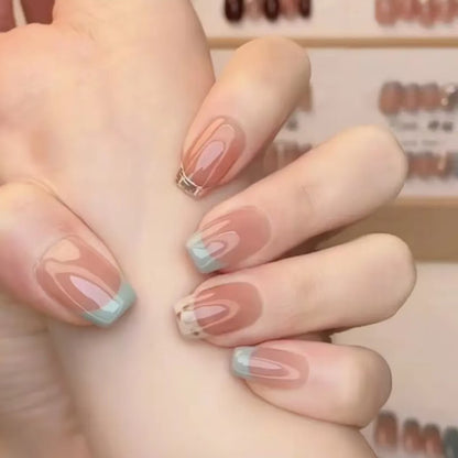 Elegante französische Tipp Press-On Nagelerweiterungen