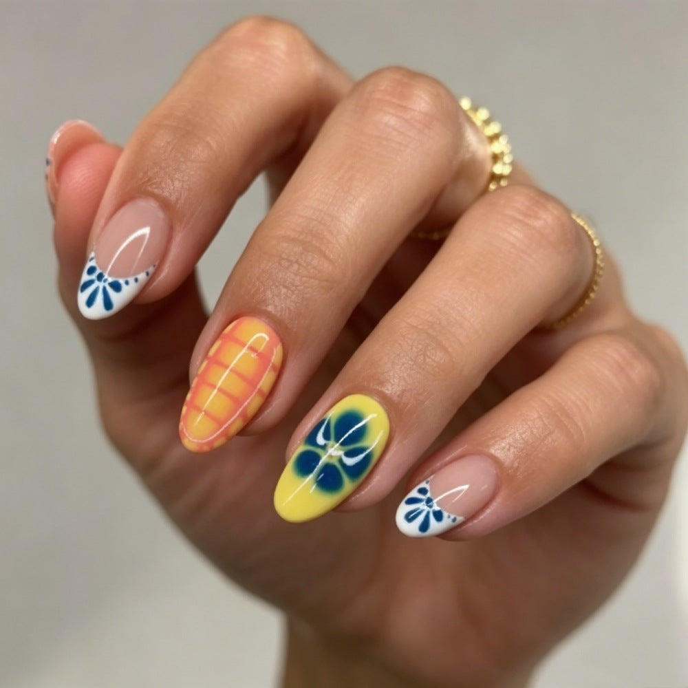 Künstlerisches Press-On-Nagelset mit floralem und geometrischem Design Brehn