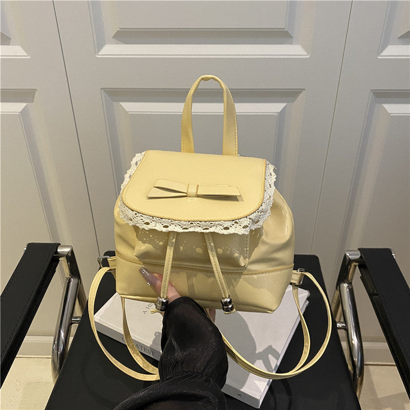 Niedlicher Mini-Rucksack mit Spitzenbesatz Brehn