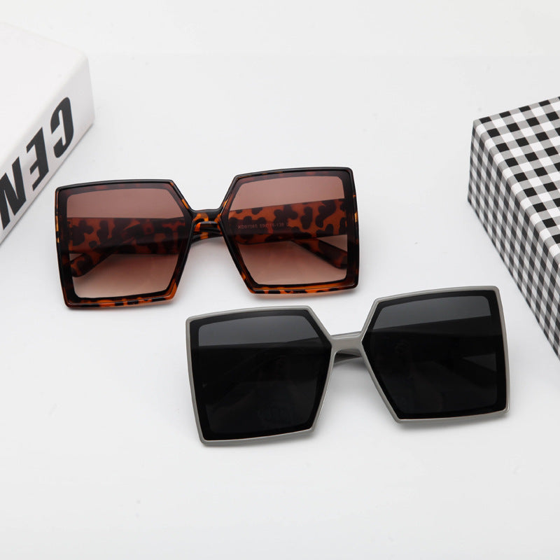 Damen Modische oversized Sonnenbrille im modernen Hexagon-Design Brehn