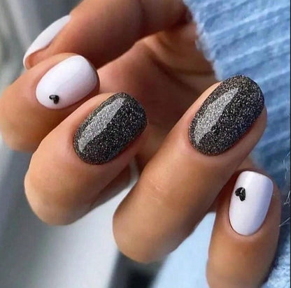 Moderne glitzernde Nagelkunst-Verbesserungen Brehn