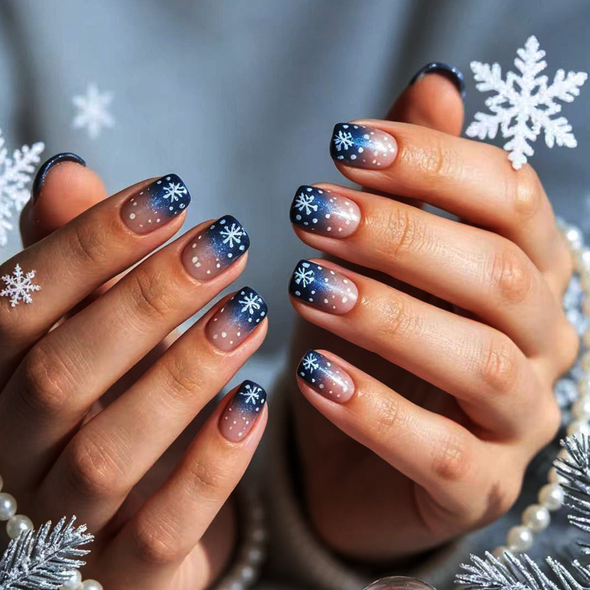 Kunstnägel mit Winterlichem Schneekristall-Design Brehn