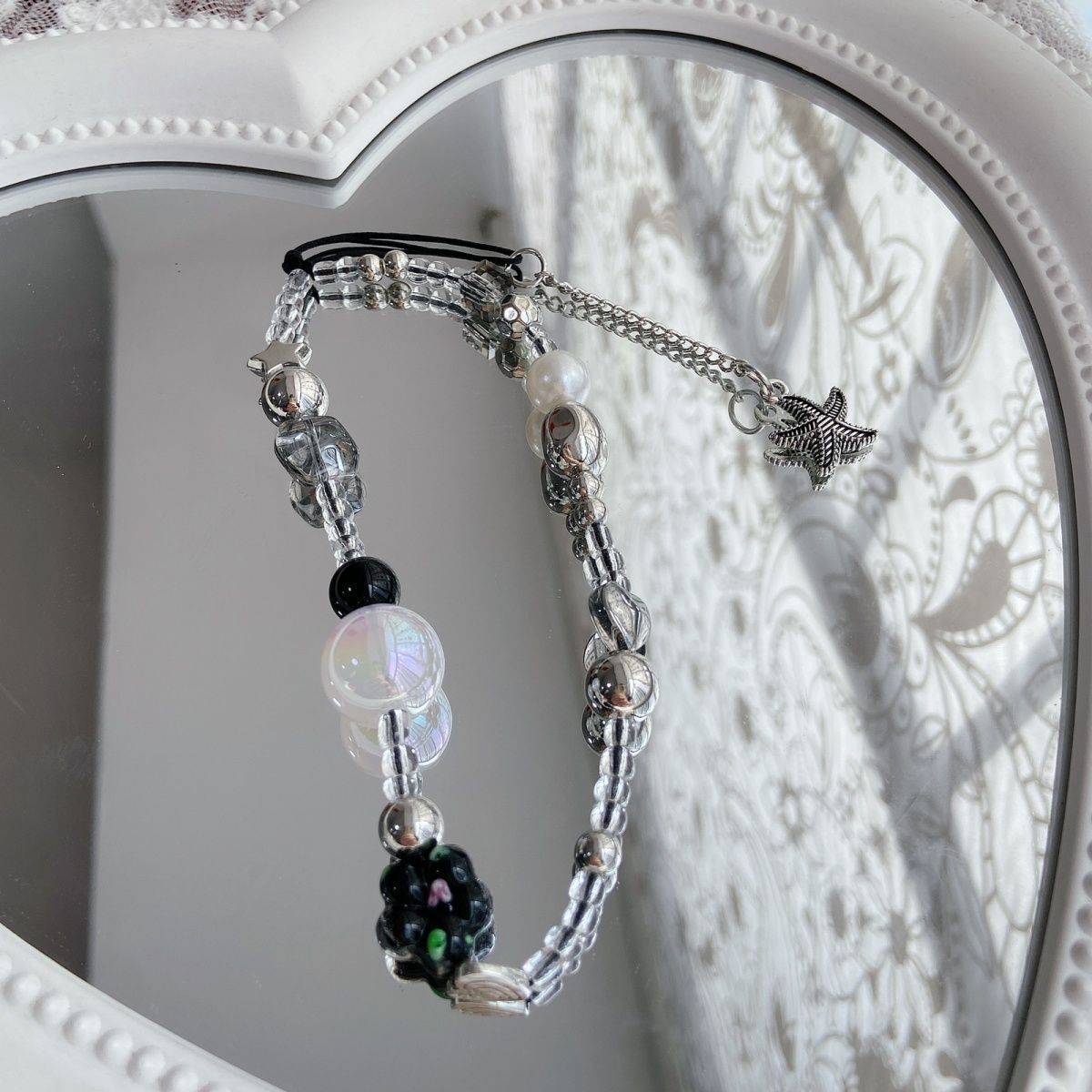 Eleganter Perlen-Charm-Brillenhalter Brehn