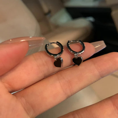 Herzförmige Charm Hoop Ohrringe Brehn
