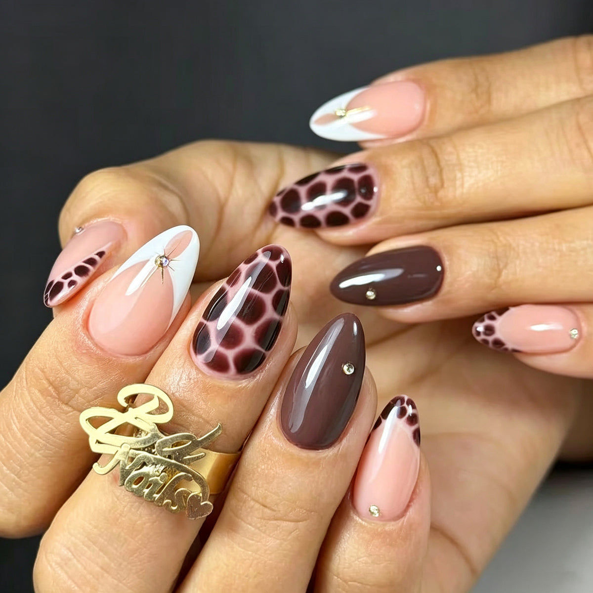 Exotisches Tierdruck-Nagelkunst Brehn