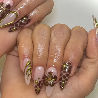 Künstlerisches Press-On-Nagel-Set mit 3D-Blumenakzenten Brehn