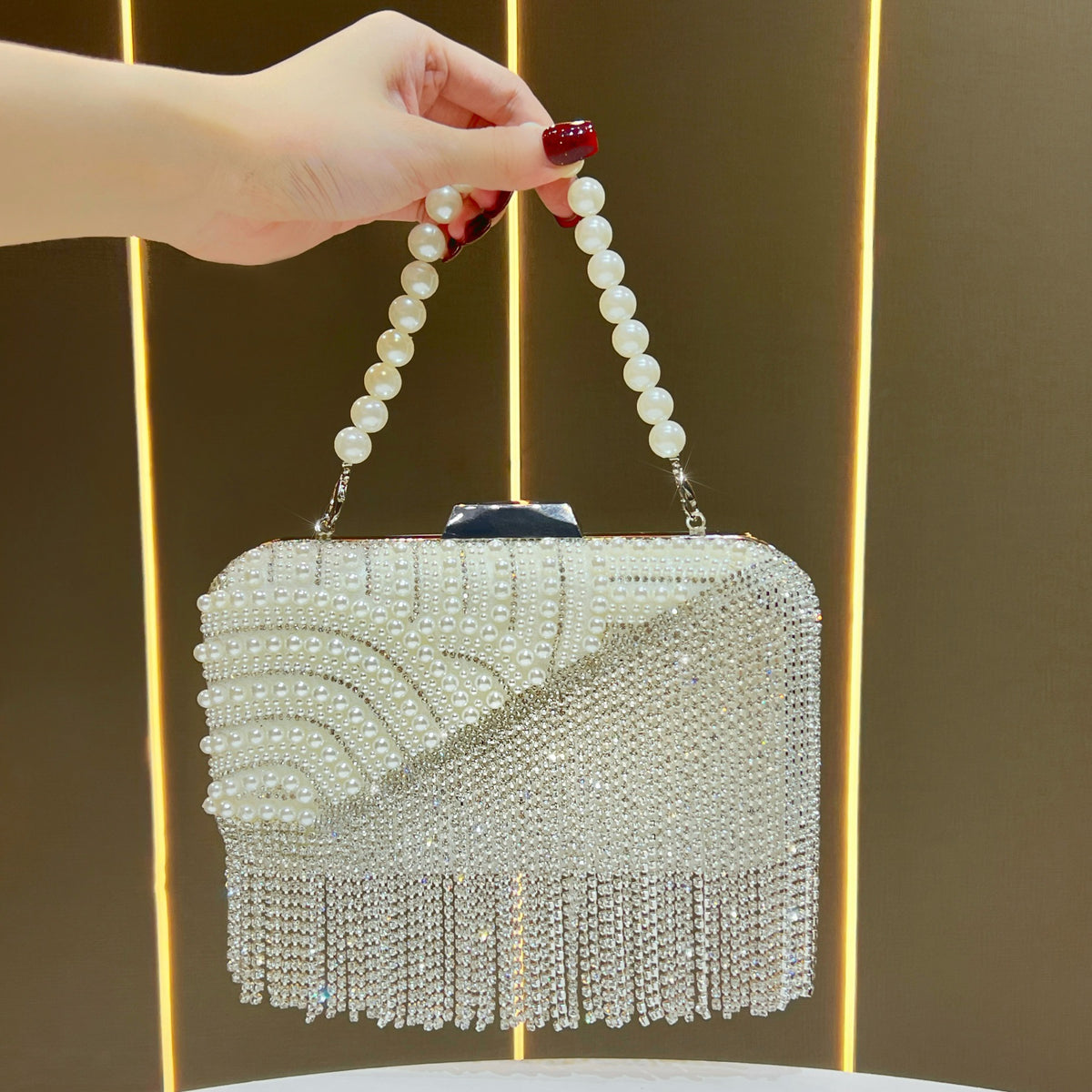 Perlenverzierte Abendhandtasche