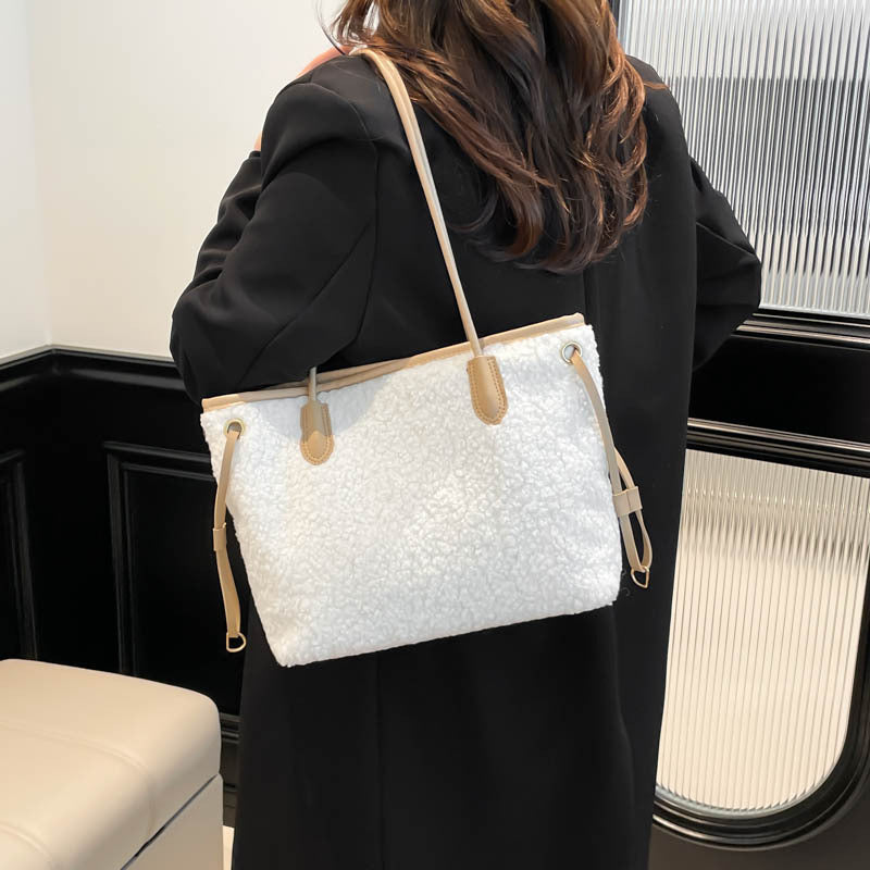 Oversized Faux Fur Tragetasche Brehn