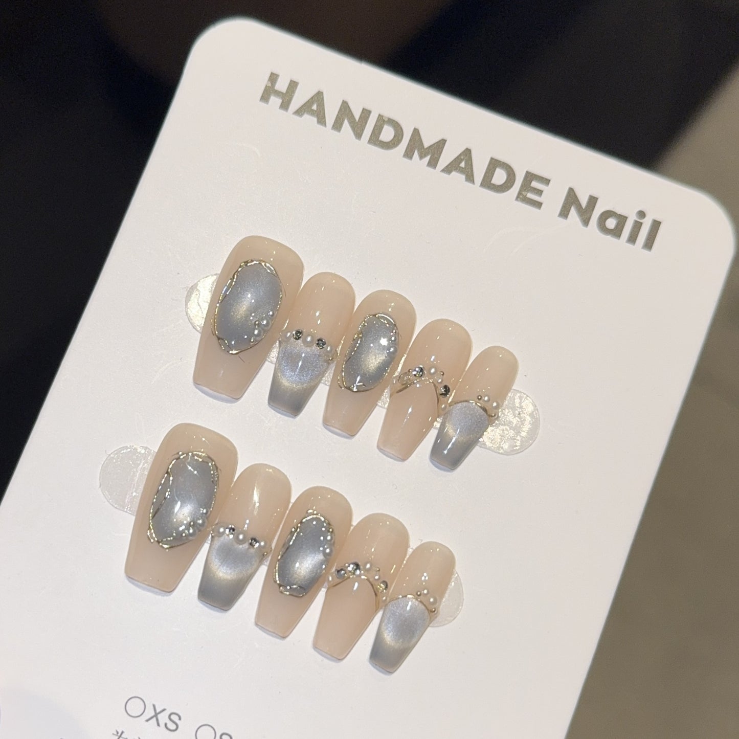 Elegante Nagelspitzen mit Glitzerakzenten Brehn