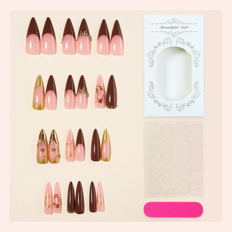 Elegantes dekoratives Press-On-Nagelset mit goldenen Akzenten Brehn