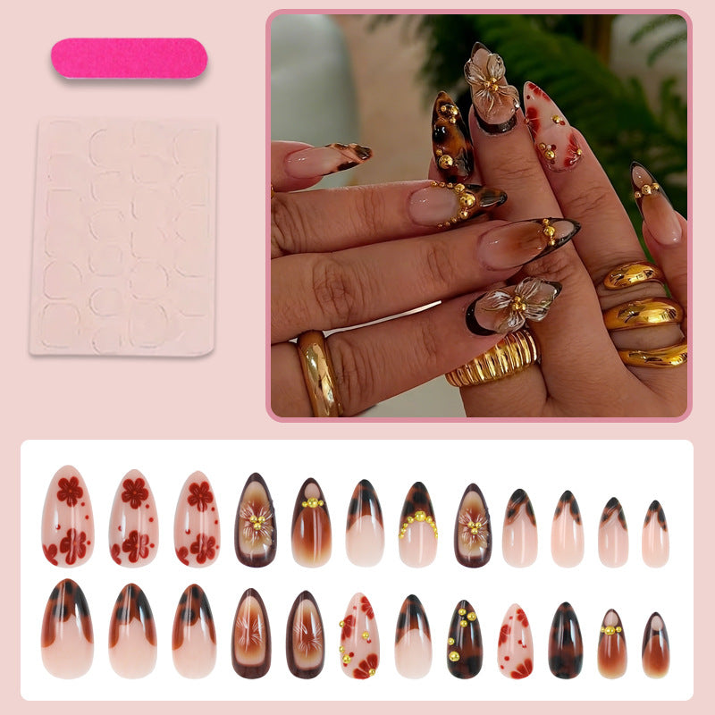 Kunstnagel Set mit romantischen floralen Designs und hochwertigen Verzierungen Brehn