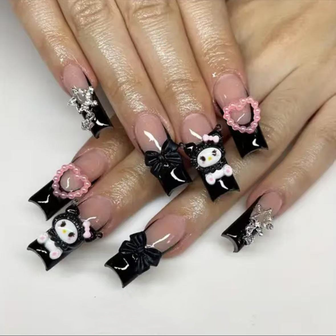 Kunstnagelset mit verspielten 3D-Motiven Brehn