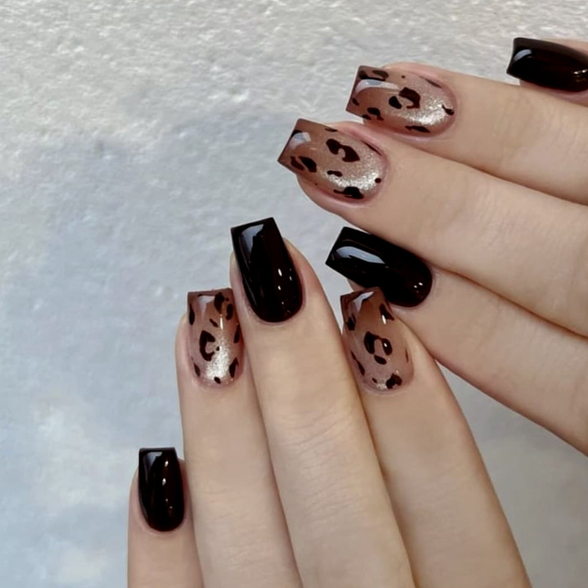 Stylische Tierdruck-Nagelkunstverlängerungen Brehn