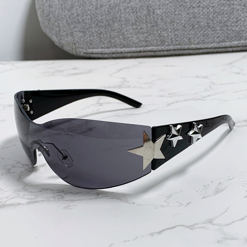 Damen stylische Sportsonnenbrille mit Drittelrahmen und auffälligen Sternenakzenten Brehn