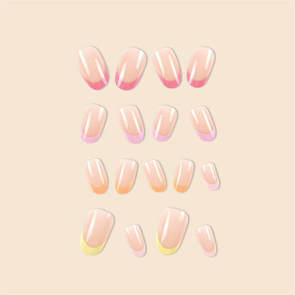 Trendige French Tip Nagelkunst